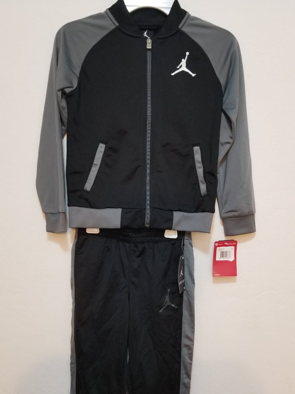 Nike Air Jordan 854898-023 Black Boys Tracksuit 2 Piece Brand New with tags